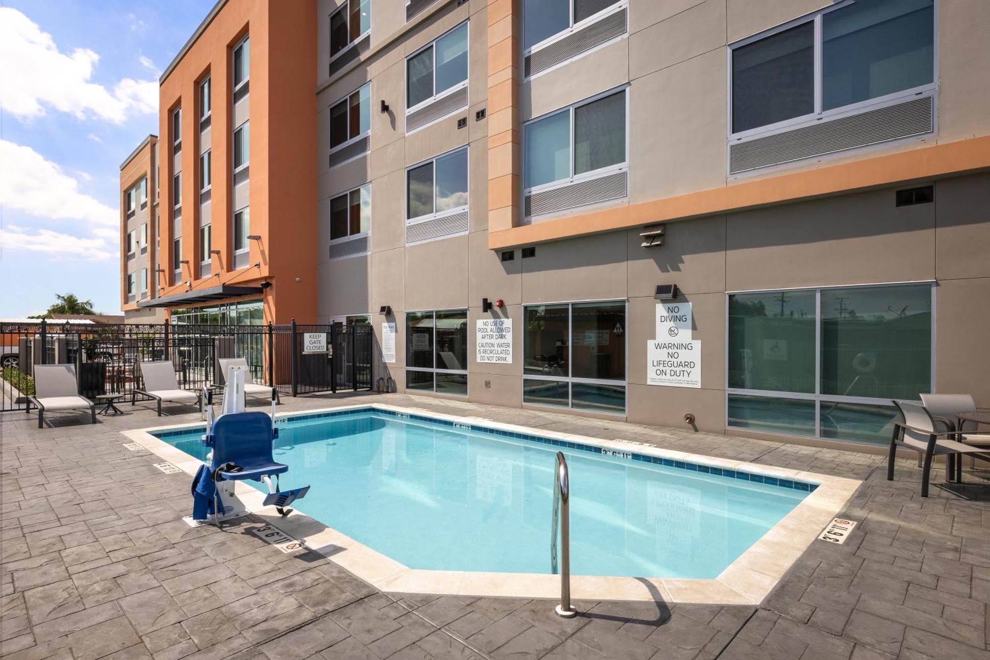 Holiday Inn Express & Suites - Hawaiian Gardens By Ihg エクステリア 写真